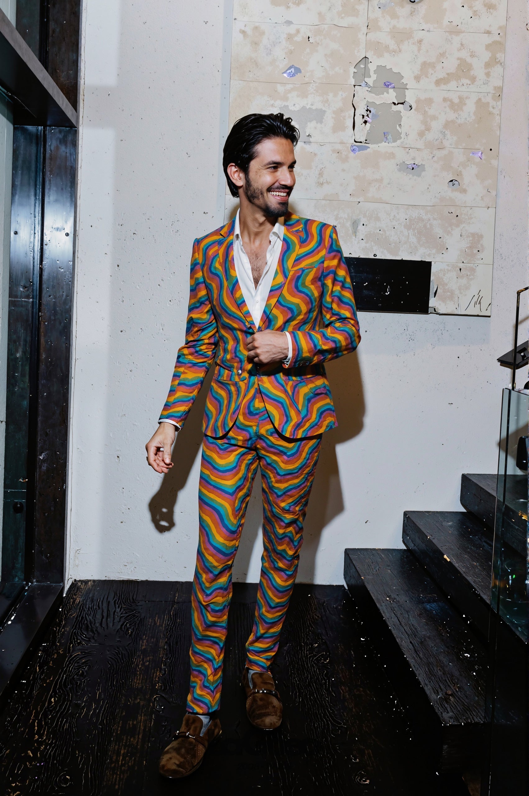 Vibrant_Wavy_Men's_Suit_Party_Wear_LAGOEO